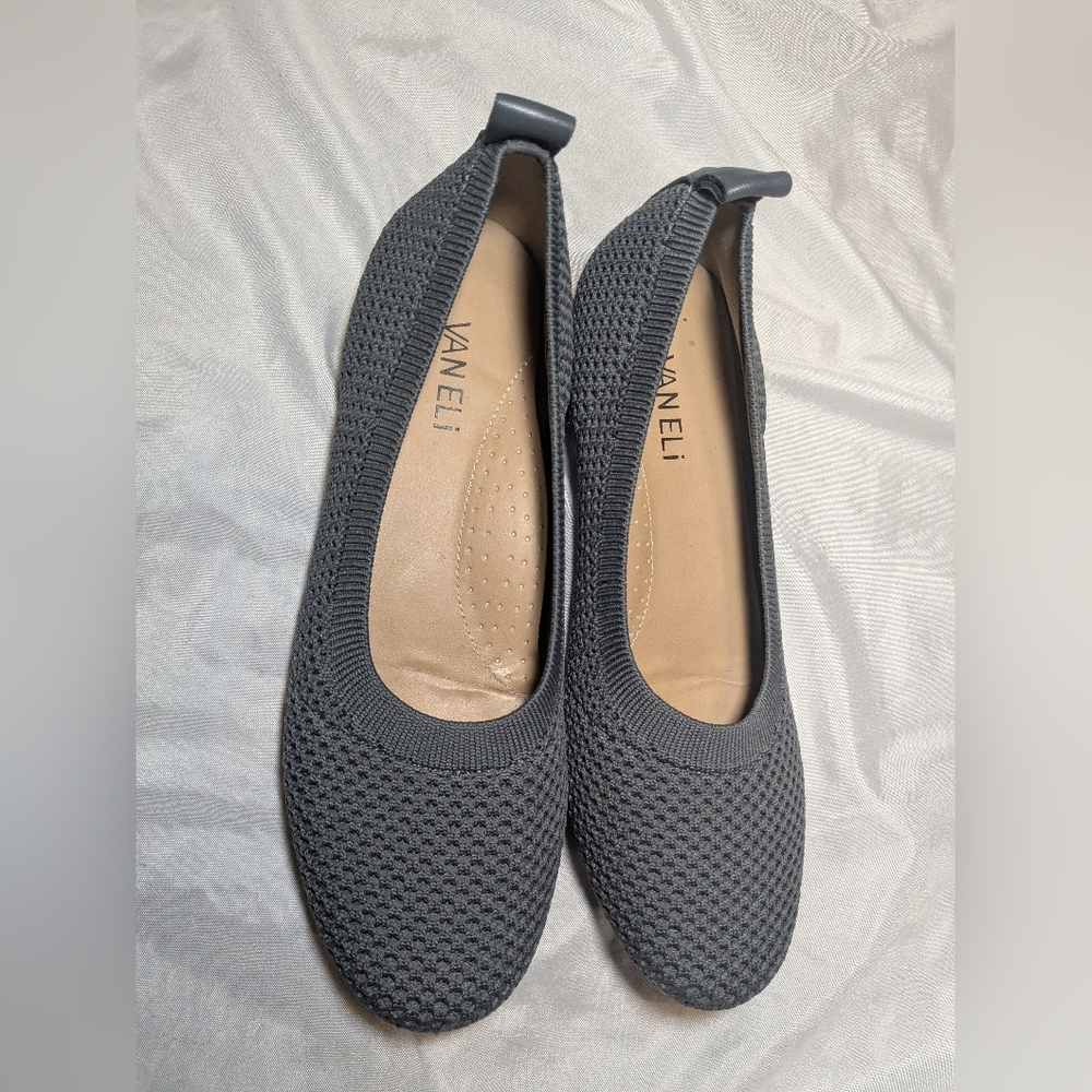 Women's Vaneli‎ Gray Flats Size 7.5M